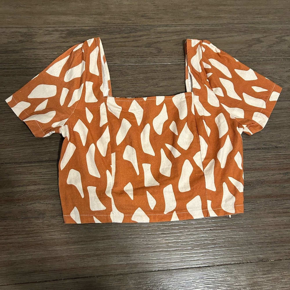 Ellejay brown giraffe print cropped square neck top